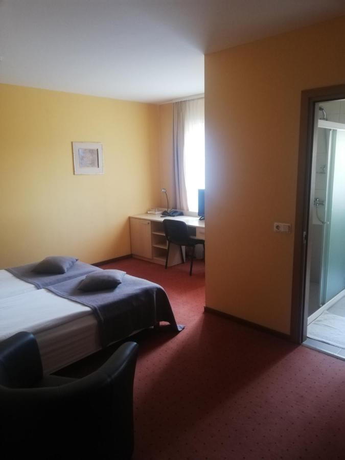 Hotel Senas Namas Alytus Bagian luar foto