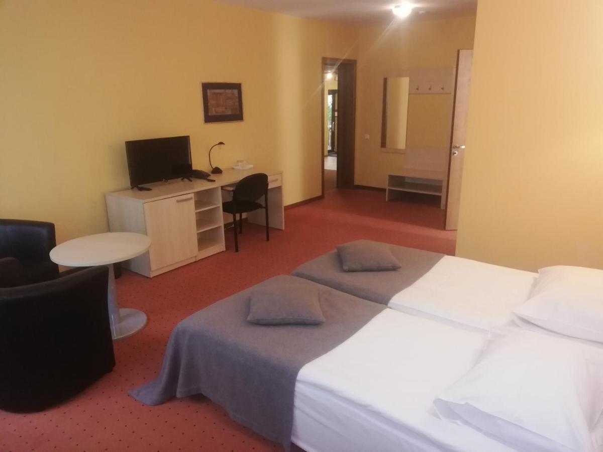 Hotel Senas Namas Alytus Bagian luar foto