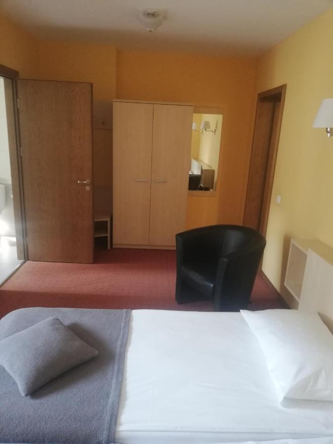 Hotel Senas Namas Alytus Bagian luar foto