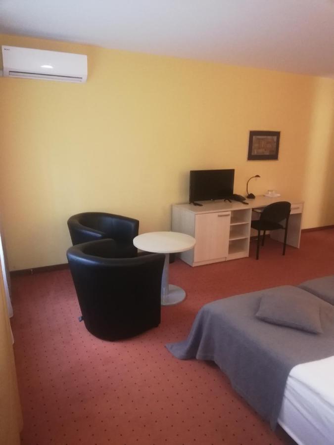 Hotel Senas Namas Alytus Bagian luar foto